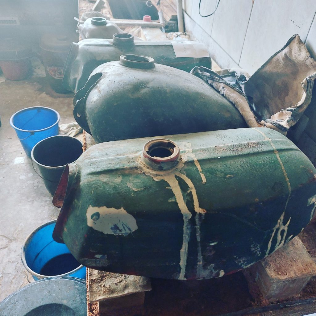 Home Motorradtank beschichten, Tank innen versiegeln, Kraftstofftank sanieren, 2K Epoxidharz kaufen, Tankversiegelung Set, Oldtimer Tank Restaurierung, Epoxidharz für Benzintank